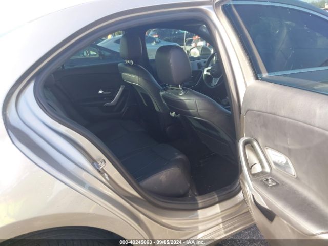 WDD3G4EBXKW033331 Mercedes-Benz A 220
