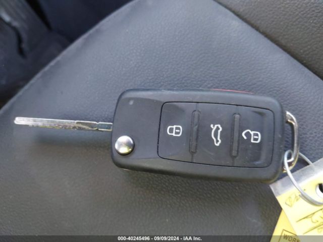 3VWJ07ATXFM640421 Volkswagen Beetle 1.8t