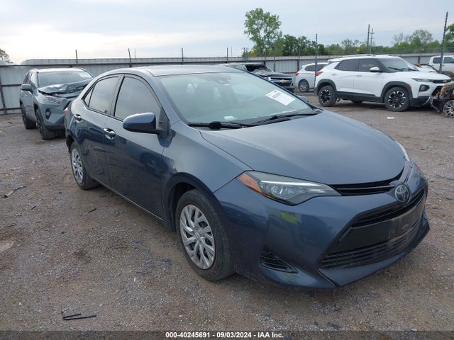 Toyota COROLLA LE 2018 5YFBURHE7JP833898 Image 1