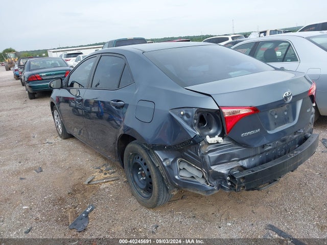 Toyota COROLLA LE 2018 5YFBURHE7JP833898 Image 3