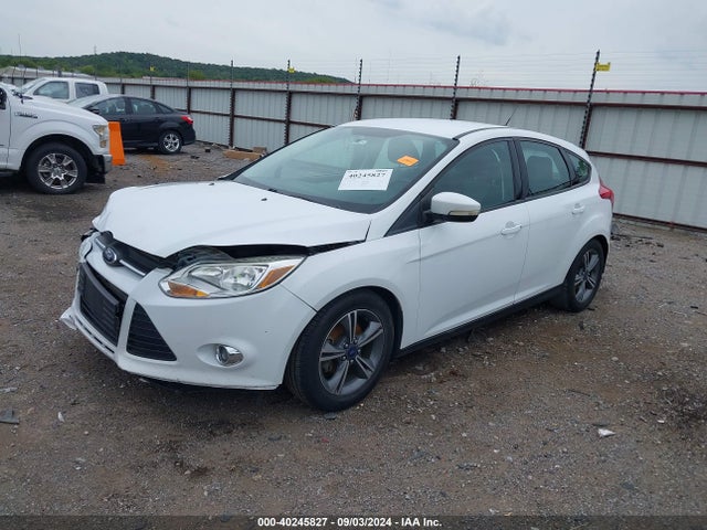 Ford FOCUS SE 2014 1FADP3K26EL253851 Image 2