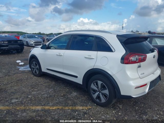 KNDCB3LC3H5049321 KIA NIRO LX