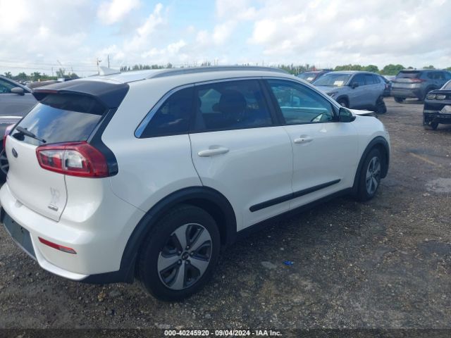 KNDCB3LC3H5049321 KIA NIRO LX