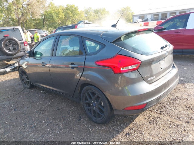 Ford FOCUS SE 2016 1FADP3K22GL345929 Image 3