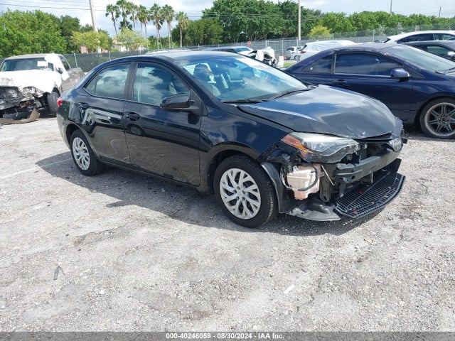 Toyota COROLLA LE 2018 5YFBURHE9JP758590 Image 1