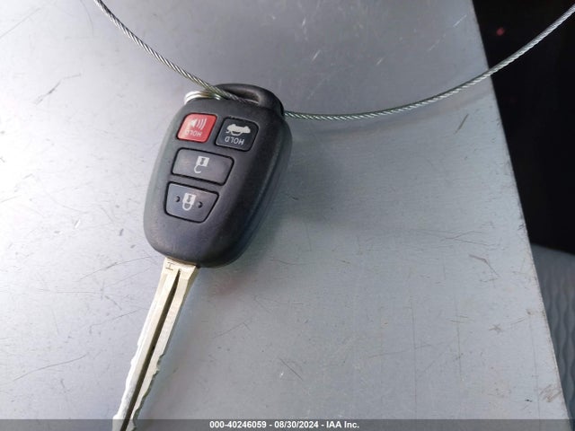 Toyota COROLLA LE 2018 5YFBURHE9JP758590 Image 11