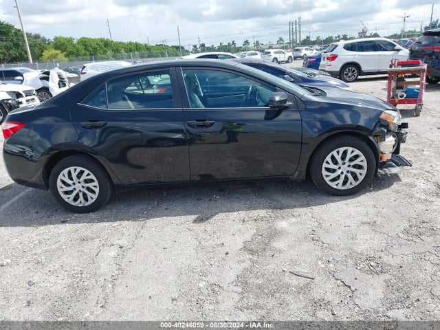 Toyota COROLLA LE 2018 5YFBURHE9JP758590 Image 14