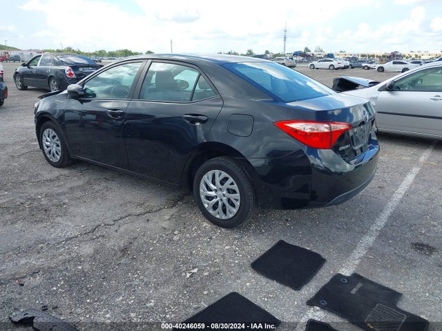 Toyota COROLLA LE 2018 5YFBURHE9JP758590 Image 3
