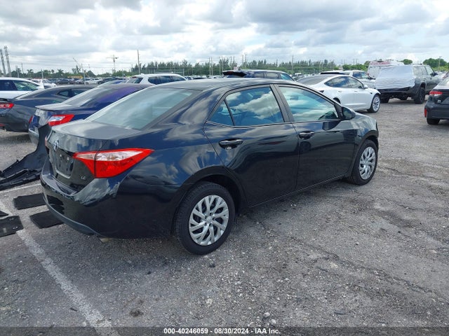 Toyota COROLLA LE 2018 5YFBURHE9JP758590 Image 4