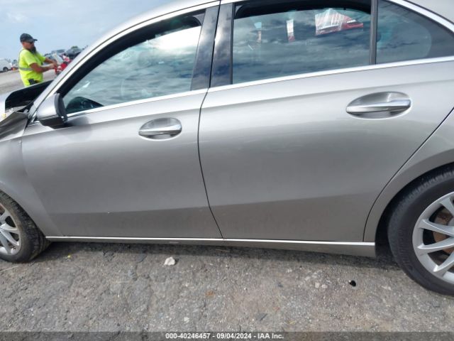 WDD3G4FB8KW020513 Mercedes-Benz A 220 4matic