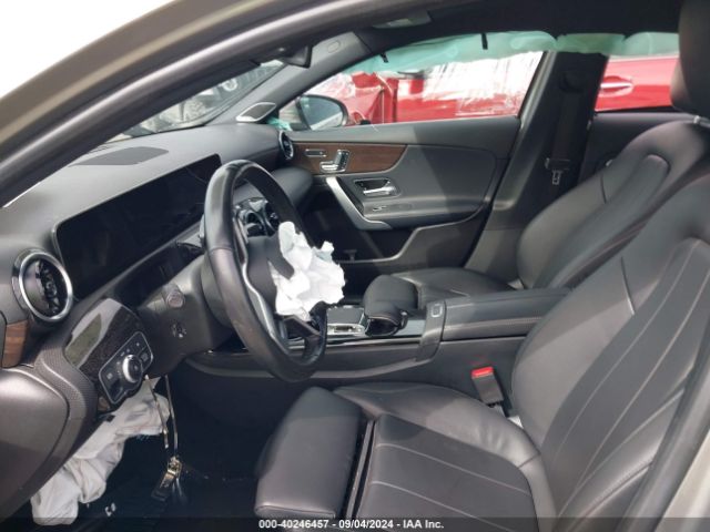 WDD3G4FB8KW020513 Mercedes-Benz A 220 4matic