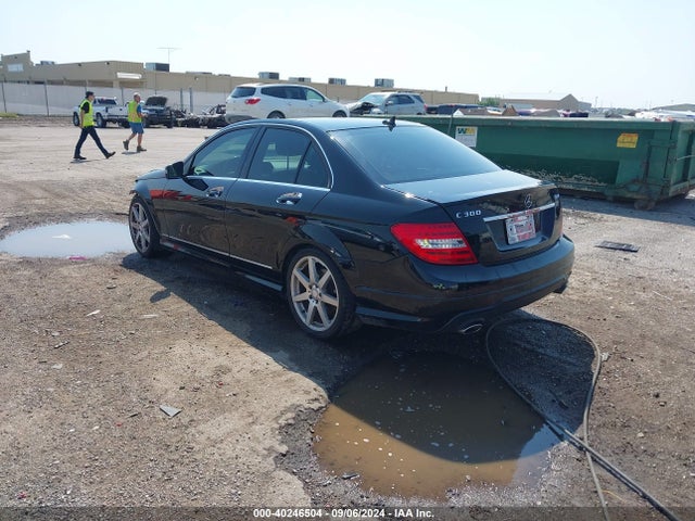 WDDGF8AB2EA950377 Mercedes-Benz C 300 Luxury 4matic/sport 4matic