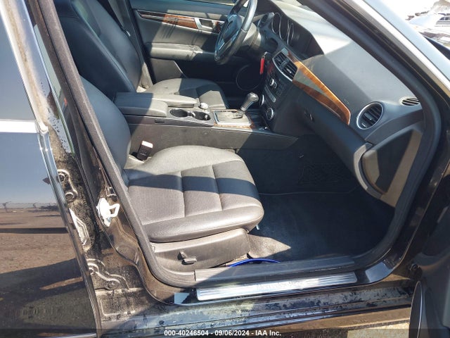 WDDGF8AB2EA950377 Mercedes-Benz C 300 Luxury 4matic/sport 4matic