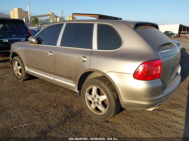2005 PORSCHE CAYENNE WP1AA29P55LA21752 Photo 2