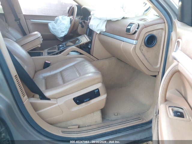 2005 PORSCHE CAYENNE WP1AA29P55LA21752 Photo 4