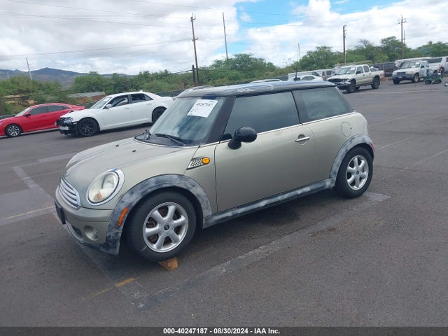 2010 MINI COOPER WMWMF3C56ATZ65998 Photo 1
