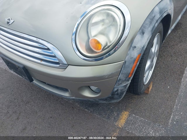 2010 MINI COOPER WMWMF3C56ATZ65998 Photo 5