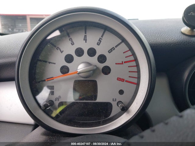 2010 MINI COOPER WMWMF3C56ATZ65998 Photo 6
