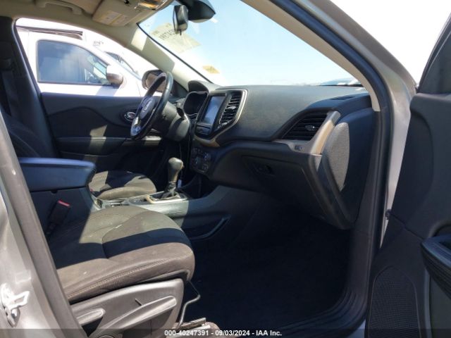 1C4PJLCB6GW229722 Jeep Cherokee Altitude