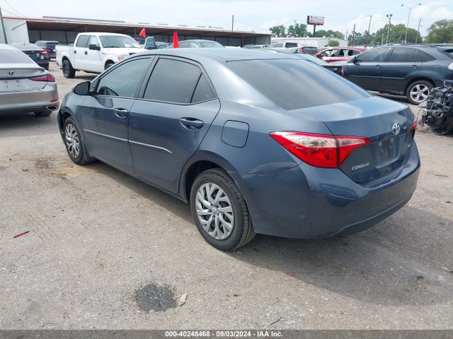 Toyota COROLLA LE 2018 5YFBURHE1JP753402 Image 3