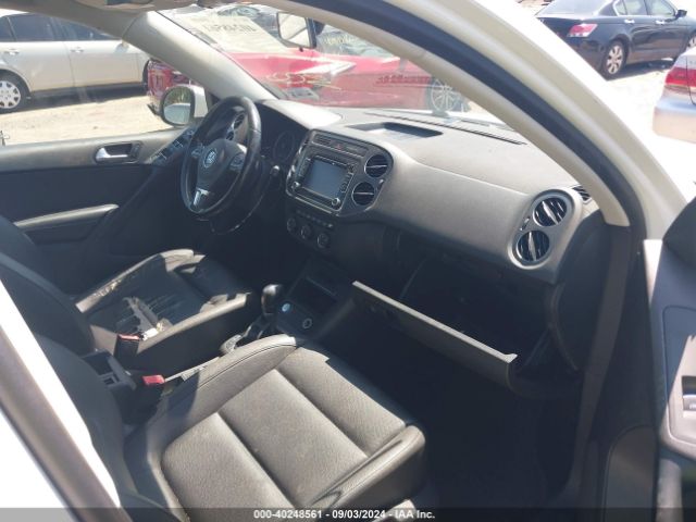 WVGBV7AXXFW606311 Volkswagen TIGUAN SE