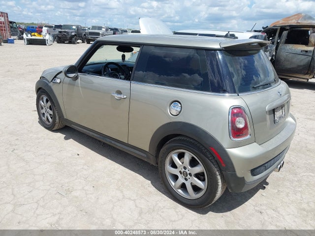 2009 MINI COOPER S WMWMF73579TW83534 Photo 2