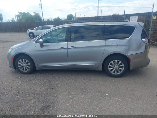 Chrysler Pacifica Touring-l 2017 2C4RC1BG2HR539400 Image 14