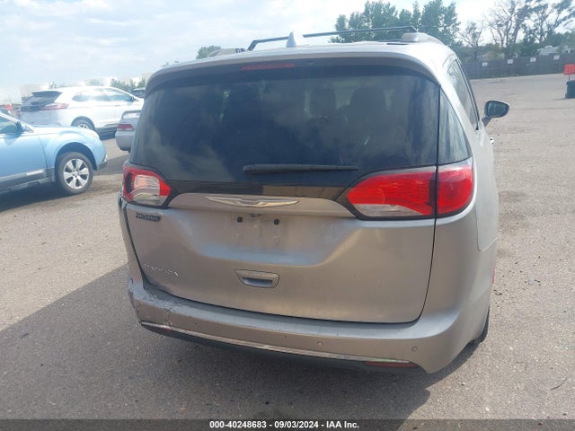 Chrysler Pacifica Touring-l 2017 2C4RC1BG2HR539400 Image 16