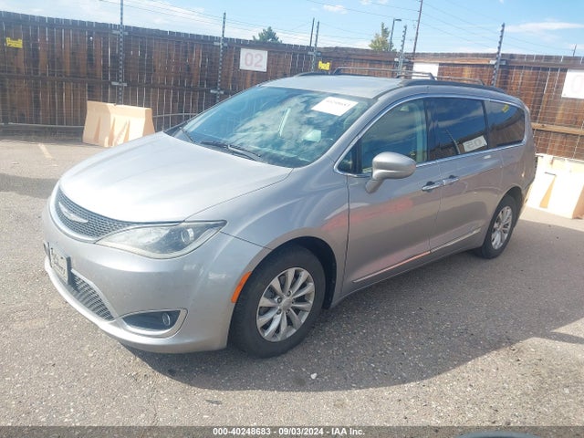 Chrysler Pacifica Touring-l 2017 2C4RC1BG2HR539400 Image 2
