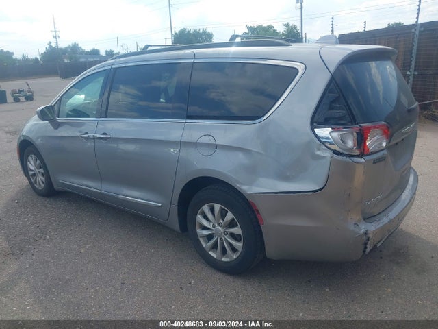 Chrysler Pacifica Touring-l 2017 2C4RC1BG2HR539400 Image 3