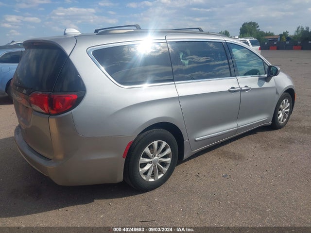 Chrysler Pacifica Touring-l 2017 2C4RC1BG2HR539400 Image 4