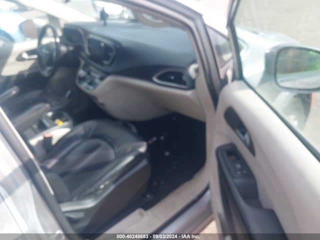 Chrysler Pacifica Touring-l 2017 2C4RC1BG2HR539400 Image 5