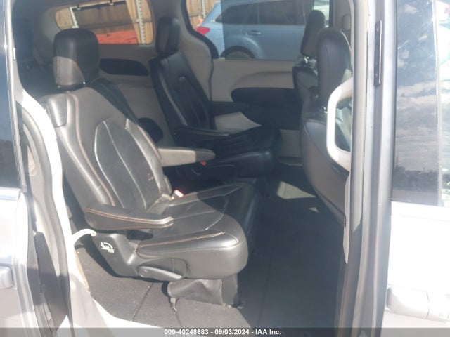 Chrysler Pacifica Touring-l 2017 2C4RC1BG2HR539400 Image 8