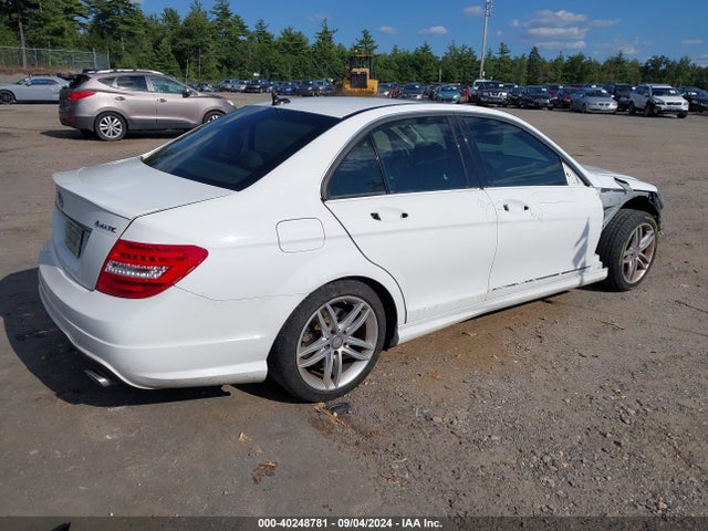 WDDGF8AB7ER311655 Mercedes-Benz C 300 Luxury 4matic/sport 4matic