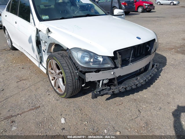 WDDGF8AB7ER311655 Mercedes-Benz C 300 Luxury 4matic/sport 4matic