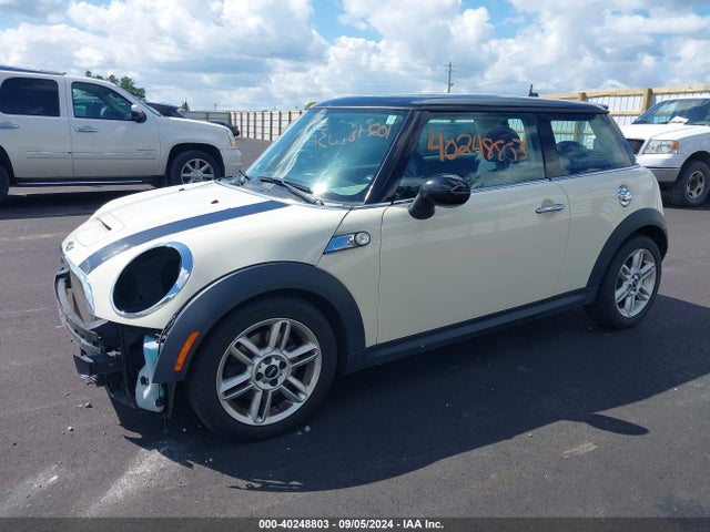 2011 MINI COOPER S WMWSV3C50BTY12478 Photo 1