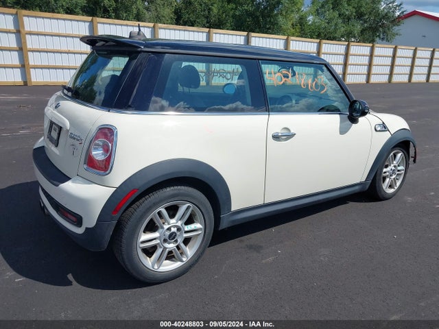 2011 MINI COOPER S WMWSV3C50BTY12478 Photo 3