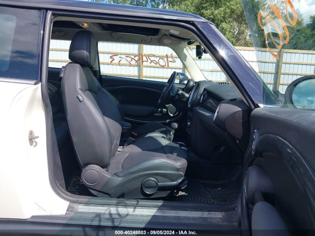 2011 MINI COOPER S WMWSV3C50BTY12478 Photo 4