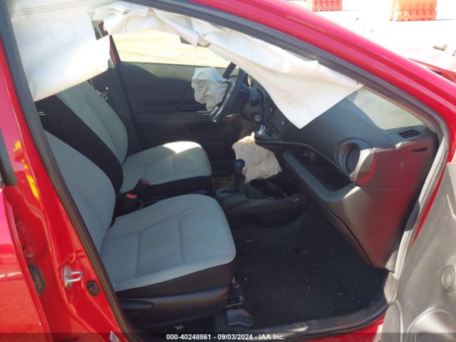 JTDKDTB38F1105104 Toyota Prius C One