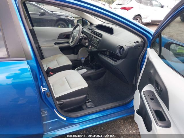 JTDKDTB34E1074237 Toyota Prius C One