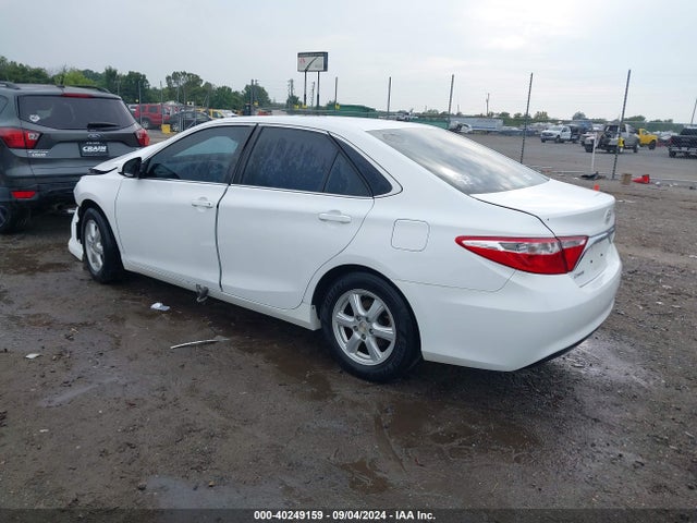 Toyota CAMRY LE 2015 4T4BF1FKXFR458105 Image 3