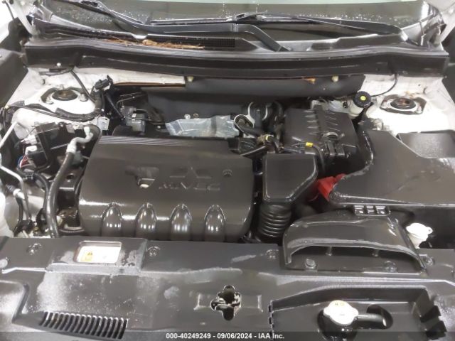 JA4AZ3A3XHZ031830 Mitsubishi Outlander Se