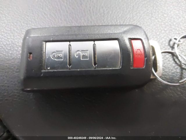 JA4AZ3A3XHZ031830 Mitsubishi Outlander Se