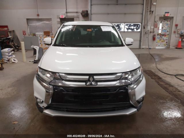 JA4AZ3A3XHZ031830 Mitsubishi Outlander Se