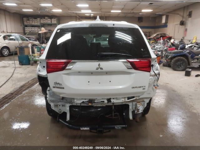 JA4AZ3A3XHZ031830 Mitsubishi Outlander Se