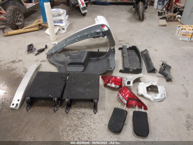 JA4AZ3A3XHZ031830 Mitsubishi Outlander Se