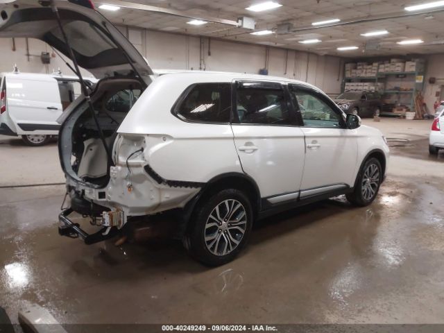 JA4AZ3A3XHZ031830 Mitsubishi Outlander Se