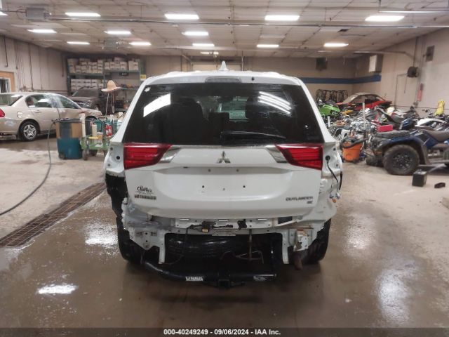 JA4AZ3A3XHZ031830 Mitsubishi Outlander Se