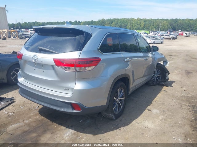 Toyota Highlander Xle 2017 5TDKZRFH0HS521762 Image 4