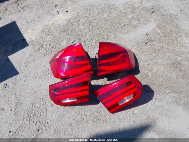 WBA8A9C33HK864886 BMW 320i